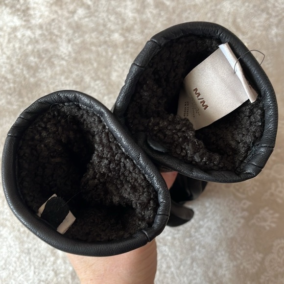 Brand New UGG Mens Wool & Genuine Leather Touchscreen Tech Gloves Faux Fur Lined - Picture 11 of 13